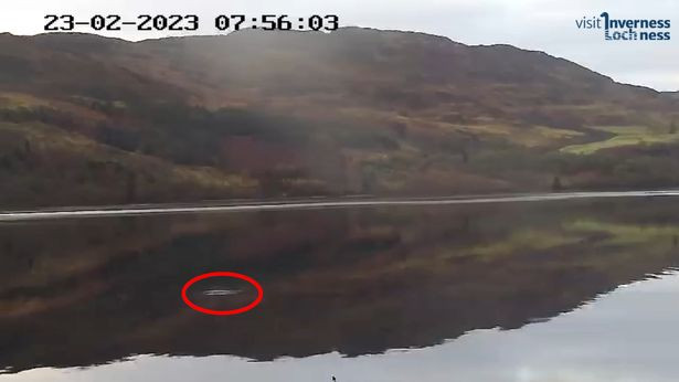 Ông Eoin O'Faodhagain, 58 tuổi, tự nhận là thợ săn Nessie - tên gọi khác của quái vật hồ Loch Ness, mới gây xôn xao dư luận khi tuyên bố đã xem dữ liệu từ camera ghi lại cảnh khối đen bí ẩn di chuyển bên dưới mặt hồ.