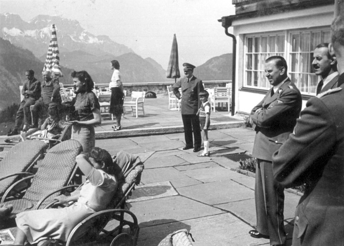 Tuy nhiên, tranh vẽ của Hitler không được đánh giá cao bởi y thường sao chép phong cách của các nghệ sĩ thế kỷ 19 và không có điểm độc đáo.