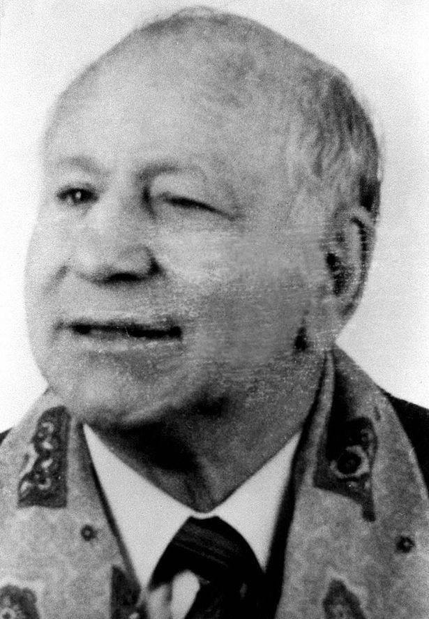 Cựu sĩ quan Đức quốc xã Paul Schafer đã bỏ trốn sang Chile sau khi Hitler tự sát và Đức quốc xã thất bại trước lực lượng Đồng minh. Y rời quê hương để bảo vệ tính mạng và không phải đền tội cho những tội ác đã gây ra trong Thế chiến 2.