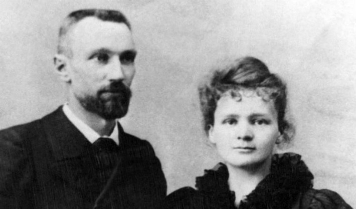 Về sau, ông Pierre Curie viết thư phản hồi và cũng bày tỏ quan điểm muốn được đưa vào danh sách đề cử giải Nobel Vật lý cùng với Henri Becquerel và Marie Curie vì cả 3 người đều cùng nghiên cứu về hiện tượng phóng xạ.