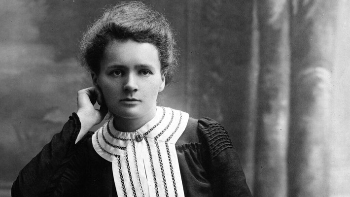 Marie Skłodowska Curie (1867 - 1934) là một trong những nhà khoa học nổi tiếng nhất thế giới. Cho đến nay, nhân loại chỉ có 4 nhà khoa học đã từng 2 lần nhận giải thưởng Nobel cao quý gồm: Frederick Sanger, Linus Pauling, John Bardeen và Marie Curie.