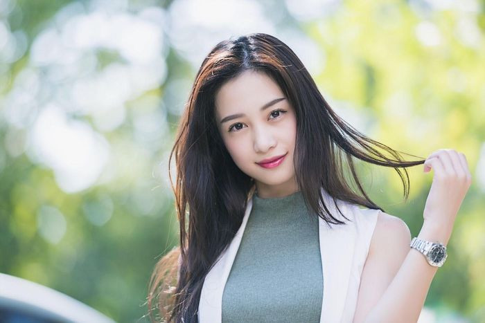 Jun Vũ nổi bật nhờ với ngoài xinh xắn. Nhiều tờ báo cho rằng Jun Vũ có nụ cười duyên dáng không kém gì nữ diễn viên Angela Baby. Họ còn ưu ái đặt tên cho cô nàng biệt hiệu 'hot girl trà sữa' của Việt Nam. Định hướng xây dựng hình ảnh, cũng như tích cực tham gia nhiều dự án phim truyền hình và MV ca nhạc, Jun Vũ đang là cái tên được săn đón của giới truyền thông trong nước lẫn quốc tế.