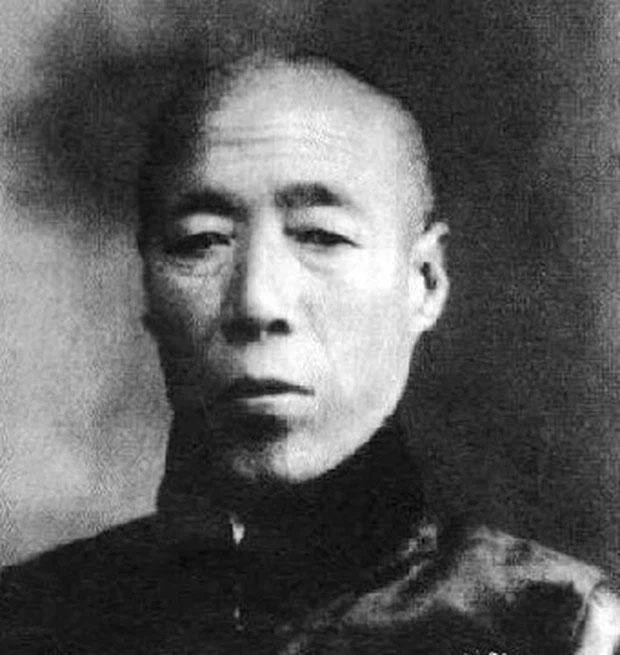Được Từ Hi Thái Hậu "chống lưng", thái giám Lý Liên Anh được bà ban chức quan nhị phẩm. Đối với hoạn quan, đây là vinh hạnh chưa ai có được. Vì vậy, Lý Liên Anh có quyền lực thậm chí lấn át cả hoàng đế và các phi tần.