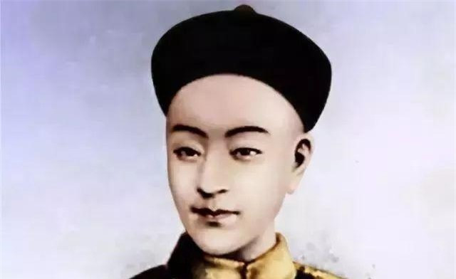 Sinh năm 1871, hoàng đế Quang Tự là con trai của Thuần Thân Vương Dịch Hoàn. Thuần Thân Vương Dịch Hoàn là con trai của vua Đạo Quang và mẹ là em gái của Từ Hi Thái hậu.