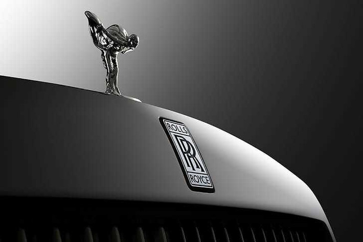 Hãng Rolls Royce chính thức được thành lập vào năm 1906. Căn cứ vào mốc thời gian này, hãng Rolls-Royce ra đời sau khi ông Singh qua đời 163 năm.