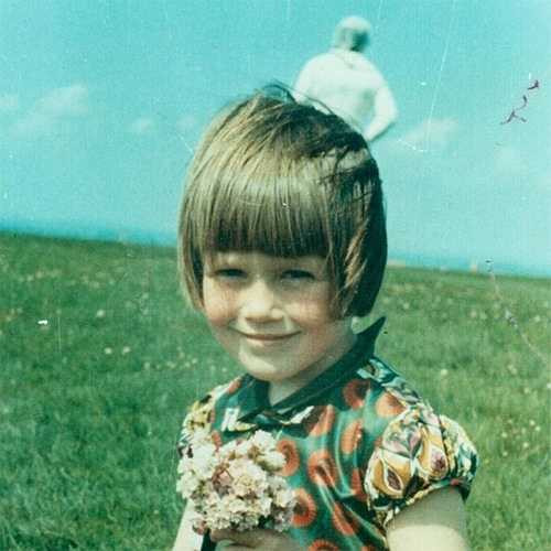 Năm 1964, Jim Templeton dùng máy ảnh để chụp ảnh cho con gái 5 tuổi. Sau khi rửa ảnh, ông phát hiện một bóng người bí ẩn phía sau con gái mặc trang phục giống phi hành gia. Ông khẳng định rằng không có người nào khác ở đó khi ông chụp ảnh cho con gái.