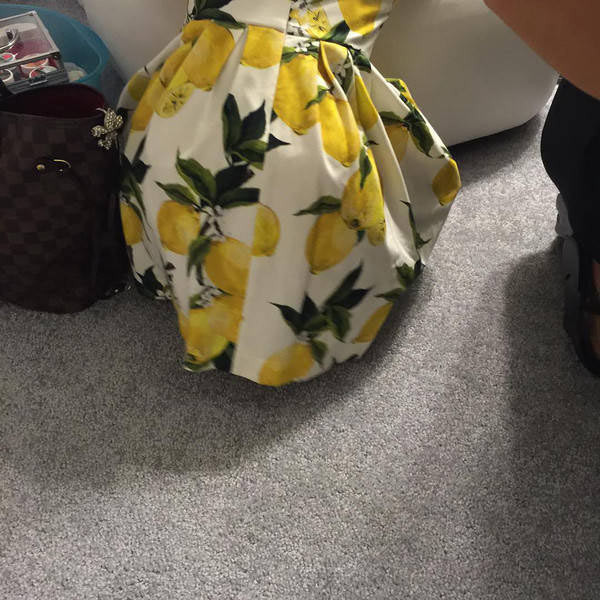 Chiếc váy Dolce & Gabbana Blue mặc nhân dịp mẹ ra mắt album Lemonade có giá 345 USD. (Ảnh: Instagram)