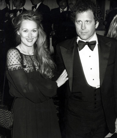 Meryl Streep xinh đẹp lộng lẫy trong lần đầu bước trên thảm đỏ Oscar vào năm 1979 cùng chồng, Don Gummer. Nữ diễn viên được đề cử giải Nữ diễn viên phụ xuất sắc cho vai diễn trong “Deer Hunter”. (Ảnh: WireImage)