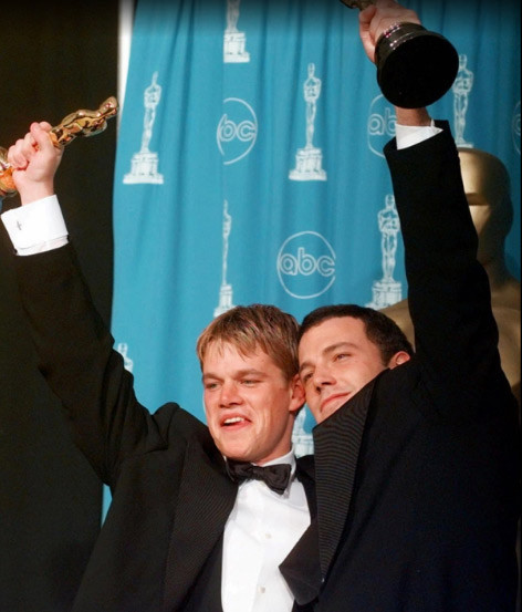Matt Damon và Ben Affleck giành giải Oscar ngay từ lần đầu tiên dự Oscar vào năm 1989. Hai nam diễn viên giành giải Kịch bản gốc xuất sắc cho phim “Good Will Hunting”. (Ảnh: AP)