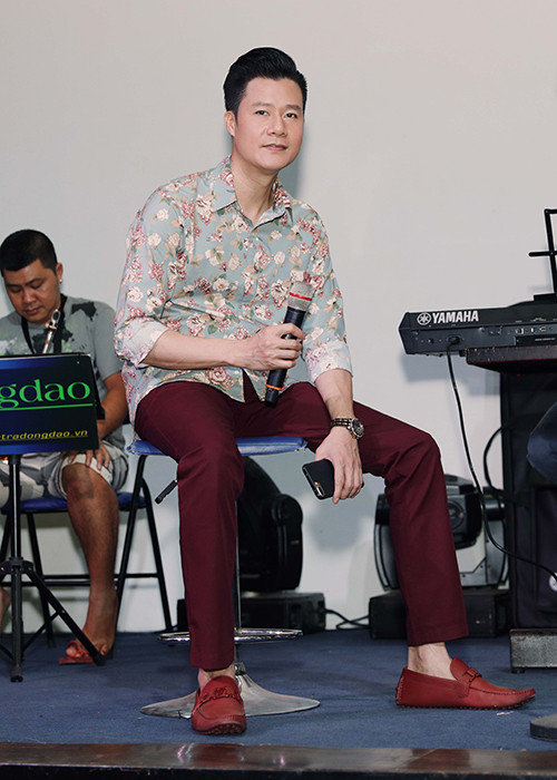 Bận rộn chạy show ở những nơi khác nhau nhưng ca sĩ Quang Dũng vẫn dành nhiều thời gian tập luyện cùng ban nhạc chuẩn bị cho liveshow “Giấc mơ mang tên mình”.