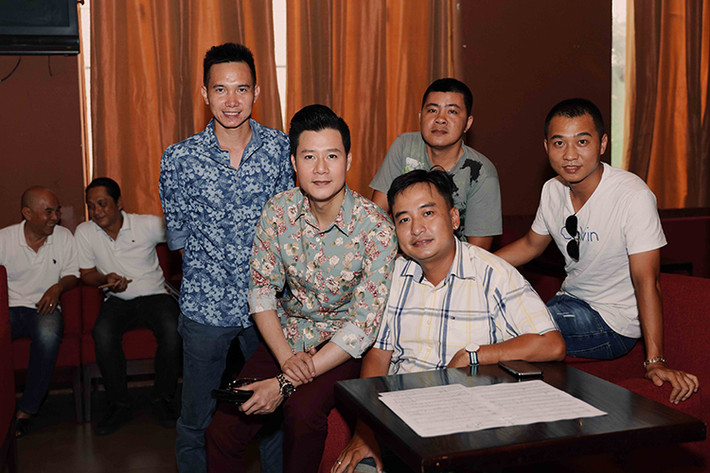Trong liveshow mới, Quang Dũng sẽ song ca cùng dàn sao nữ “khủng” gồm: Hồng Nhung, Mỹ Tâm, Hồng Ngọc, Lệ Quyên, Thanh Thảo và Phạm Thu Hà.