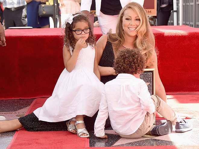 Cặp song sinh của Mariah Carey, bé Monroe và Moroccan Cannon nghịch ngợm và đáng yêu khi cùng mẹ tới dự buổi nhận sao tại Đại lộ Danh vọng tháng 8/2015. (Ảnh: FilmMagic)