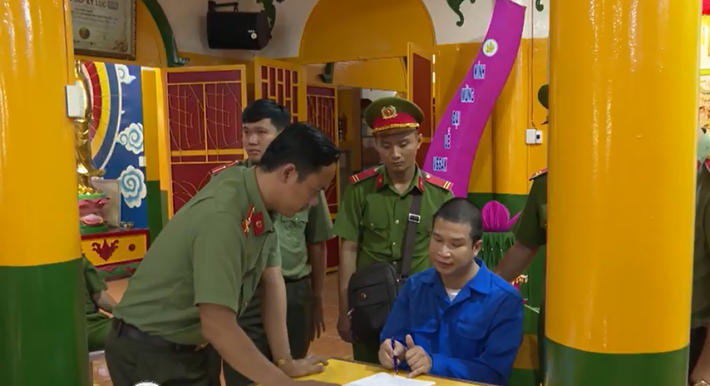 Theo cáo trạng, từ năm 2005, Phạm Văn Cung là tu sĩ, pháp danh Thích Phước Ngọc, tu tại chùa Phước Quang (huyện Tam Bình, Vĩnh Long). Tháng 9/2008, người này được Giáo hội Phật giáo Việt Nam bổ nhiệm làm trụ trì chùa Phước Quang.
