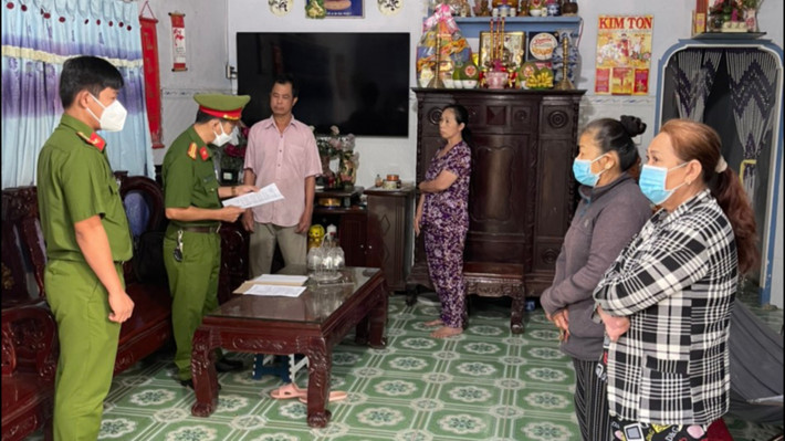 Sáng cùng ngày, Công an tỉnh Đồng Nai cũng đã thi hành lệnh bắt bị can để tạm giam và lệnh khám xét nơi ở, nơi làm việc đối với bị can Nguyễn Hữu Thành - người bị thu hồi đất tại Dự án Khu dân cư thương mại Phước Thái (đóng tại phường Tam Phước, TP Biên Hòa).