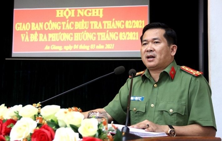 Trong thời gian giữ chức Giám đốc Công an tỉnh An Giang, đại tá Đinh Văn Nơi đã trực tiếp chỉ đạo triệt phá nhiều vụ án “nóng”, bắt nhiều đối tượng giang hồ cộm cán, khiến tội phạm khiếp sợ. Thậm chí, một doanh nghiệp đã bỏ ra 20 tỷ đồng để chạy điều chuyển đại tá Nơi sang địa phương khác.