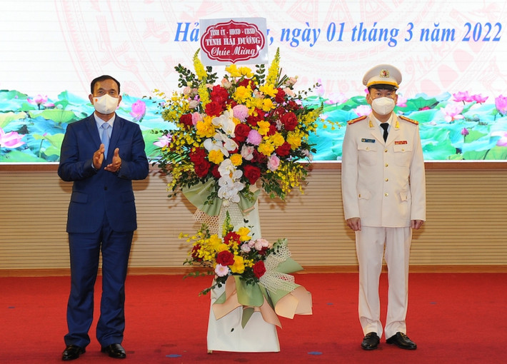 Thượng tá Bùi Quang Bình sinh năm 1978 ở huyện Kiến Xương, tỉnh Thái Bình. Trước khi giữ chức vụ Giám đốc Công an tỉnh Hải Dương, thượng tá Bình từng trải qua nhiều vị trí công tác tại Phòng An ninh kinh tế (Công an tỉnh Quảng Ninh), Trưởng Công an huyện Đầm Hà (Quảng Ninh).