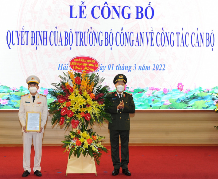 Thượng tá Bùi Quang Bình là cán bộ trẻ, được đào tạo cơ bản trong lực lượng CAND; trưởng thành từ cơ sở, từng có nhiều năm công tác và gắn bó với Công an tỉnh Quảng Ninh.