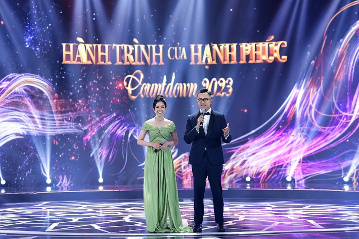 22h ngày 31/12/2022 trên sóng VTV1 sẽ diễn ra chương trình nghệ thuật đếm ngược Countdown 2023 - chương trình đặc biệt đón chào năm mới 2023 với chủ đề “Hành trình của hạnh phúc” tại 2 điểm cầu Hà Nội và Phú Quốc. Chương trình với sự góp mặt của nhiều nghệ sĩ nổi tiếng của Việt Nam cùng 5 MC dẫn dắt là: Đức Bảo, Thùy Linh, Danh Tùng, Mỹ Lan và MC Sơn Lâm.
