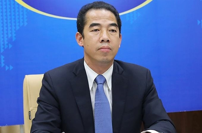 Trong số các bị can bị khởi tố tội nhận hối lộ có thể kể đến Thứ trưởng Bộ Ngoại giao Tô Anh Dũng; ông Vũ Hồng Nam, cựu đại sứ Việt Nam tại Nhật Bản, cựu Thứ trưởng Bộ Ngoại giao. Hàng loạt đại sứ, cán bộ ngoại giao làm việc tại Nhật Bản, Malaysia, Nga, Angola; Nguyễn Quang Linh, Trợ lý Phó Thủ tướng Thường trực; Trần Văn Tân, Phó Chủ tịch UBND tỉnh Quảng Nam; Chử Xuân Dũng, Phó Chủ tịch UBND TP Hà Nội; Trần Văn Dự, nguyên Cục phó Cục quản lý xuất nhập cảnh Bộ Công an…