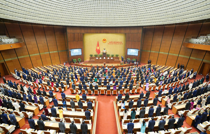 Kết thúc phát biểu nhậm chức của mình, Chủ tịch nước Võ Văn Thưởng đã mượn câu thơ của nhà thơ Xuân Diệu để nói thay lòng mình về cam kết trước Quốc hội, đồng bào, chiến sỹ, cử tri cả nước trong hành trình sắp tới: “Tôi cùng xương thịt với Nhân dân của tôi, Cùng đổ mồ hôi, cùng sôi giọt máu, Tôi sống với cuộc đời chiến đấu, Của triệu người yêu dấu gian lao.”
