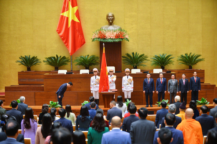 Để thực hiện được mục tiêu này, Chủ tịch nước Võ Văn Thưởng bày tỏ nhận thức sâu sắc rằng vấn đề mang tính nguyên tắc có ý nghĩa sống còn nền tảng vững chắc đối với đất nước ta, chế độ ta là phải kiên định vận dụng sáng tạo chủ nghĩa Mác – Lê nin, tư tưởng Hồ Chí Minh, kiên định mục tiêu độc lập dân tộc và chủ nghĩa xã hội, kiên định đường lối đổi mới của Đảng, bảo đảm cao nhất lợi ích quốc gia dân tộc, trên cơ sở các nguyên tắc cơ bản của pháp luật quốc tế.