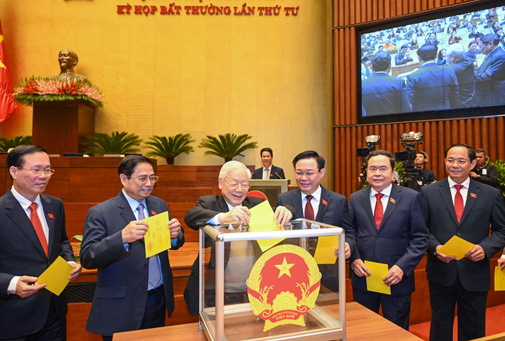 Sáng 2/3, tại kỳ họp bất thường lần thứ 4 Quốc hội khóa XV, Quốc hội đã tiến hành bỏ phiếu kín để bầu ông Võ Văn Thưởng giữ chức Chủ tịch nước. Với đa số đại biểu tán thành, Quốc hội đã thông qua nghị quyết bầu ông Võ Văn Thưởng giữ chức vụ Chủ tịch nước nhiệm kỳ 2021-2026.