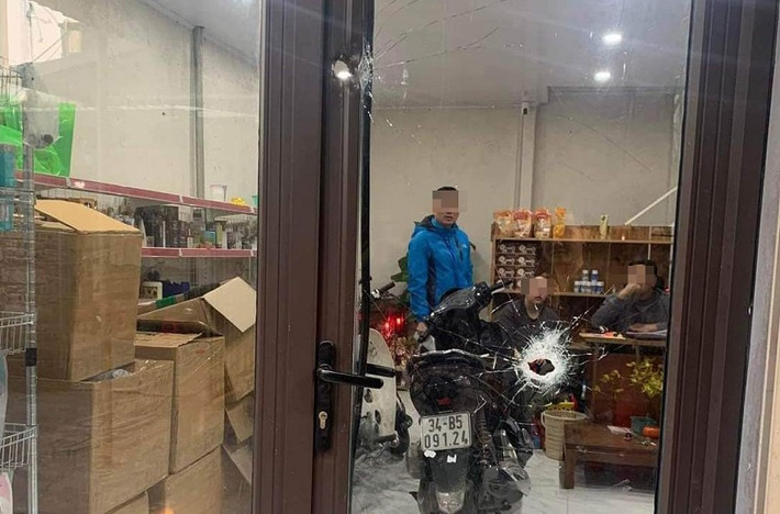 Sau khi sự việc xảy ra, gia đình bà T. đã trình báo lên Công an TP Hải Dương. “Đến nay đã 11 ngày xảy ra sự việc, gia đình tôi sống trong sự hoang mang lo lắng”, bà T. nói và mong cơ quan công an sớm xử lý các đối tượng này.