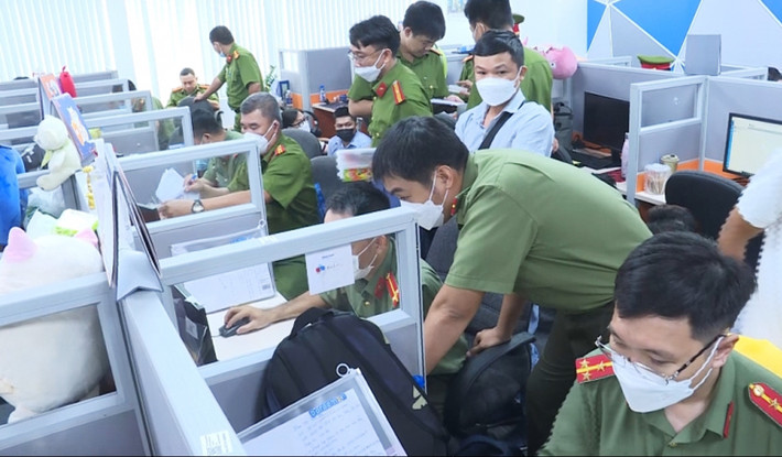 Mỗi tháng công ty sẽ cấp cho nhân viên truy thu khoảng 500 hợp đồng để đòi khoản nợ khách vay. Mỗi nhóm được giao phải đòi nợ được số tiền là 300 triệu đồng mỗi tháng. Nhân viên sẽ bị đuổi việc nếu 2 tháng liên tiếp không đòi được đủ tiền. (Ảnh minh họa)