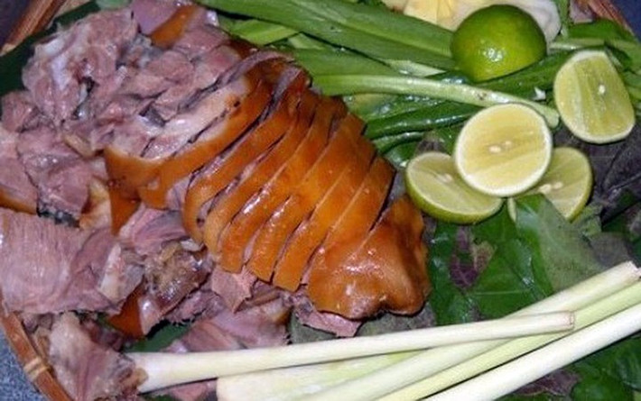1. Thịt Chó: Chứa nhiều năng lượng và protein, nên khi da đang trong quá trình lành lặn nếu gặp phải chúng sẽ gây nên tình trạng sẹo lồi, hơn nữa vết sẹo lại sần và cứng hơn.