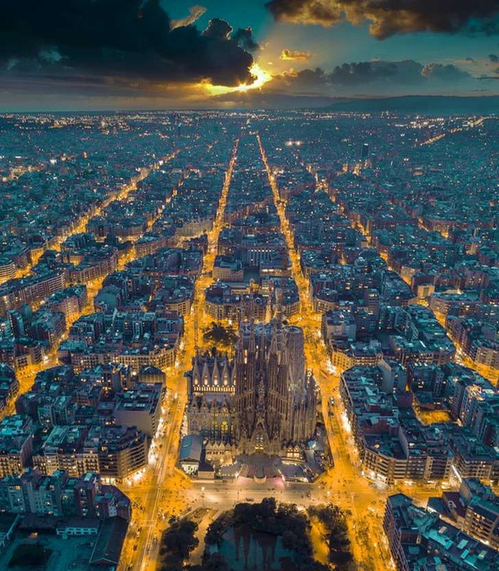 Khung cảnh chẳng khác nào trên thiên đường của thành phố Barcelona.