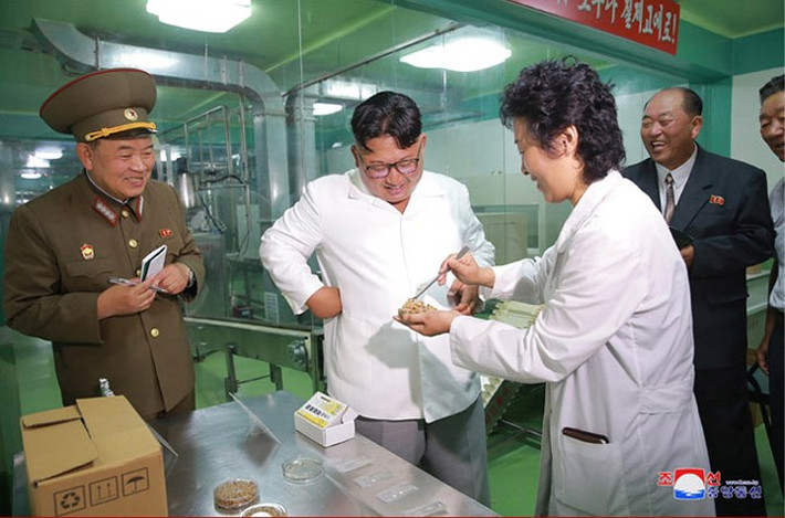 Ông Kim Jong Un cũng đặt ra yêu cầu nhà máy cần phải đặt mục tiêu cao hơn nữa trong việc đưa quy trình sản xuất tiên tiến, tự động hóa vào vận hành.