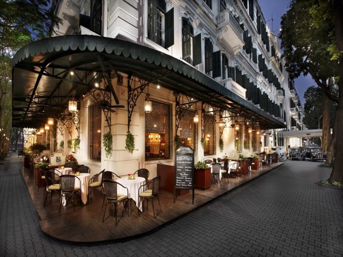 Cách Nhà hát Lớn không xa, khách sạn Sofitel Metropole Hà Nội là một trong những điểm nghỉ ngơi khá xa xỉ. Giá phòng Opera Wing lên đến gần 3.200 USD/đêm (khoảng 71 triệu đồng).