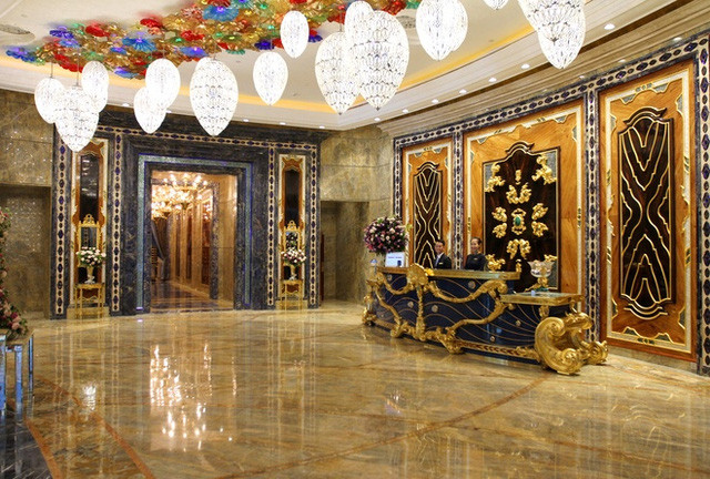 Phòng President Suite của Time Square – 400 triệu đồng/đêm: Theo thông tin từ News Zing, President Suite là phòng khách sạn xa xỉ nhất trong dãy phòng tiêu chuẩn nguyên thủ quốc gia nằm tại tầng 38,39 của toà nhà Times Square (Sài Gòn) tại đường Nguyễn Huệ, quận 1, TP HCM. Ảnh: News Zing.