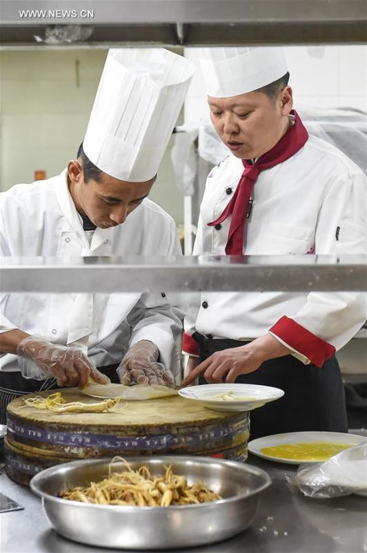Được mệnh danh là "vua của các loại thảo mộc", nhân sâm được coi là thức ăn đắt đỏ, chỉ phù hợp với giới đại gia lắm tiền.