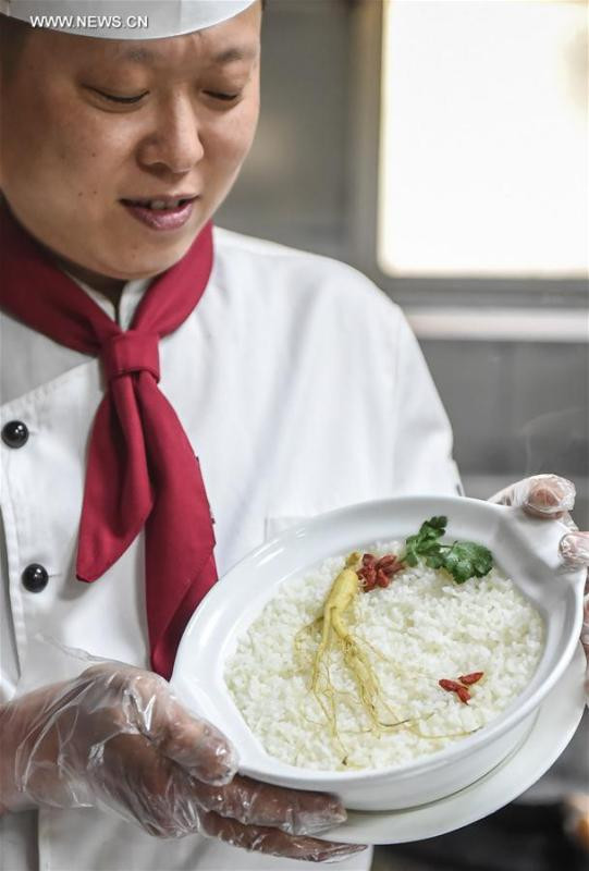 Nhân sâm không chỉ là một loại thuốc quý mà còn được chế biến thành nhiều món ăn bổ dưỡng phục vụ giới nhà giàu.