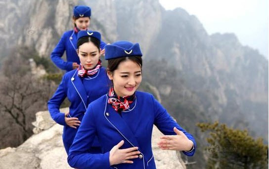 Chương trình tập võ này là một phần chiến dịch quảng bá cho trường hàng không cũng như phong cảnh thiên nhiên vùng núi Lão Quân.