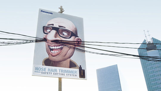 Với tấm poster quảng cáo kỳ lạ này, Panasonic muốn khẳng định sản phẩm tông đơ của mình là sản phẩm an toàn đối với mọi khách hàng.