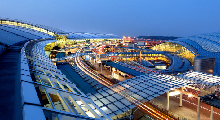 Đứng vị trí "á quân" trong top 10 sân bay tốt nhất thế giới năm 2016 là sân bay quốc tế Incheon của Hàn Quốc. Đây cũng là lần thứ 4 liên tiếp sân bay quốc tế Incheon giữ vị trí này.