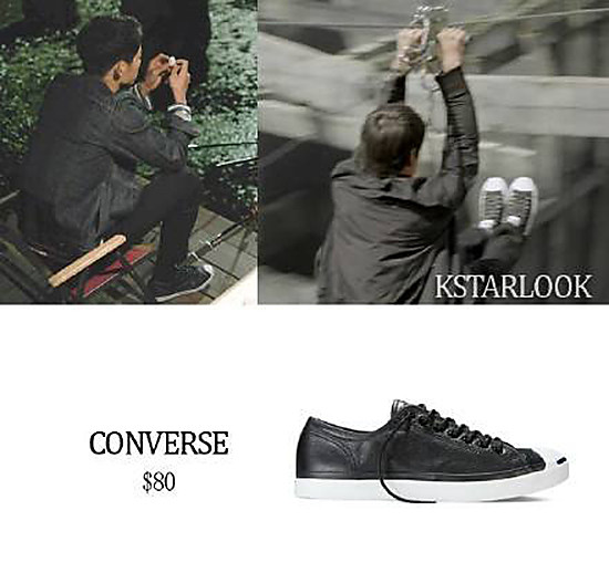 Trong các cảnh mặc thường phục, Song Joong Ki rất chuộng đi mẫu giày Converse Jack Pursell.