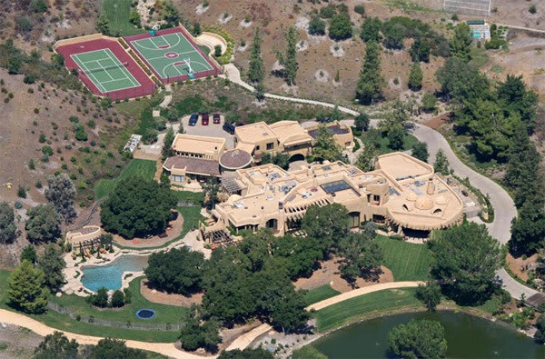 "Hoàng tử da màu" Will Smith sở hữu căn biệt thự trị giá 20 triệu USD ở Calabasas, California.
