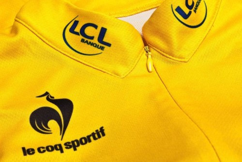 Thương hiệu Le Coq Sportif: Cảm hứng lấy tên thương hiệu từ biểu tượng quốc gia của nước Pháp, logo hình "chú gà thể thao" của Le Coq Sportif dường như đã trở thành một hình ảnh đáng tự hào của người dân đất nước hình lục lăng. Ra đời năm 1882 tại Pháp, chú gà trống Gô Loa đã đồng hành cùng nhiều sự kiện thể thao nổi tiếng như World cup và Tour De France- giải đua xe đạp danh giá nhất thế giới.