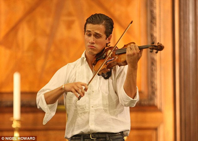 Anh cũng là một một nghệ sĩ violin trẻ hàng đầu nước Anh.