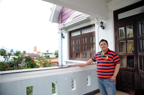 Dù khá tâm đắc với ngôi nhà này nhưng theo tiết lộ của Minh Béo, anh đã buộc phải bán nó và dành 70% số tiền để đầu tư cho cuộc chơi nghệ thuật.