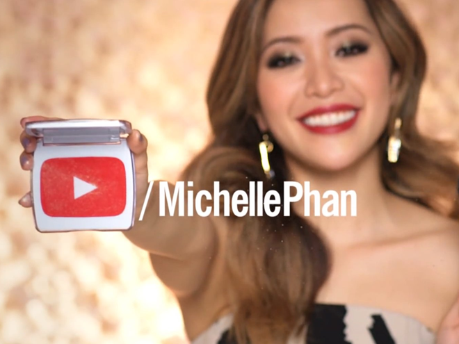 Trong số top 10 ngôi sao kiếm tiền giỏi nhất trên YouTube năm 2015 có sự góp mặt của một cô gái gốc Việt có tên Michelle Phan. Michelle kiếm được 3 triệu USD trên YouTube trong năm 2015.