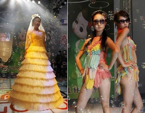 Cô sống tại Sau Paolo và đã may váy từ bao cao su lần đầu vào năm 1997. Kể từ đó tới nay, Adriana đã cho ra mắt hàng trăm trang phục khác nhau từ chất liệu độc đáo này. Cầu kỳ nhất là chiếc váy cưới làm từ 80.000 cái “áo mưa”.