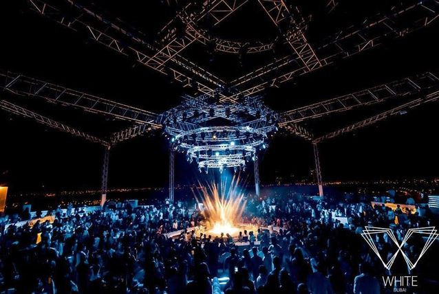 2. WHITE Dubai: Được mệnh danh là “hộp đêm nổi tiếng nhất” Beirut, kể từ khi khai trương vào năm ngoái với vị trí trên tầng gác mái Meydan Racecourse Grandstand, nơi đây đã trở thành điểm đến không thể bỏ qua của các dân chơi.