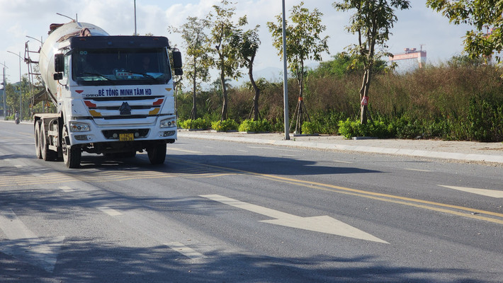 Dự án do Ban Quản lý dự án đầu tư xây dựng các công trình giao thông tỉnh Quảng Ninh là chủ đầu tư. Liên danh Công ty CP Xây dựng cầu 75 - Tổng công ty Xây dựng Trường Sơn - Công ty CP Xây dựng và Đầu tư 122 Vĩnh Thịnh - Công ty TNHH Mạnh Cường - Công ty CP Xây dựng số 1 Quảng Ninh - Công ty CP Tư vấn xây lắp đầu tư An Phú Quảng Ninh trúng thầu thi công. Dự án có tổng mức đầu tư 1.299 tỷ đồng.
