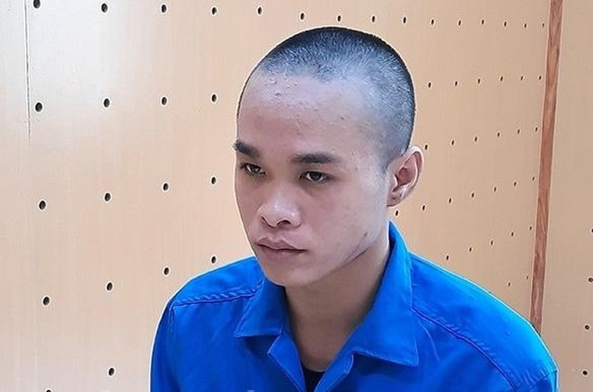 Bị bắt vì tung hình ảnh nhạy cảm bạn gái cũ lên mạng. Công an huyện Nam Sách, Hải Dương vừa khởi tố, bắt giam Lê Thành Sỹ (SN 1999, huyện Tam Nông, Phú Thọ) về hành vi giao cấu với người từ đủ 13 tuổi đến dưới 16 tuổi và làm nhục người khác. Tại cơ quan công an, Sỹ khai nhận quen cháu T. qua mạng xã hội, sau đó trở thành người yêu của nhau. Trong những lần hai người thuê nhà nghỉ để quan hệ tình dục, Sỹ đã dùng điện thoại quay lại hình ảnh nhạy cảm của bạn gái. Sau khi 2 người chia tay, Sỹ dùng tài khoản cá nhân tung những hình ảnh của người yêu cũ cùng nhiều thông tin bịa đặt lên mạng xã hội.