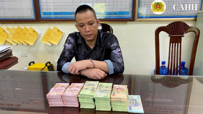 "Đại ca" cộm cán cưỡng đoạt tài sản tại Bắc Giang. Ngày 8/10, Công an huyện Hiệp Hòa (Bắc Giang) bắt giữ Phạm Văn Vượng (SN 1981, trú tại thị trấn Thắng, huyện Hiệp Hòa, tỉnh Bắc Giang) về hành vi “Cưỡng đoạt tài sản”. Điều tra ban đầu, cuối 8/2022, cho rằng anh Q. xã Đoan Bái, huyện Hiệp Hòa tung tin đồn làm ảnh hưởng đến uy tín nên Vượng uy hiếp và yêu cầu anh Q phải đưa 200 triệu đồng cho y. Sau đó đối tượng này liên tục uy hiếp. Chiều 4/10, khi Vượng nhận số tiền 200 triệu đồng từ Q. thì bị Công an huyện Hiệp Hòa bắt quả tang. Vượng, là đối tượng đã có 3 tiền án cũng là đối tượng xã hội có “số má” trên địa bàn.