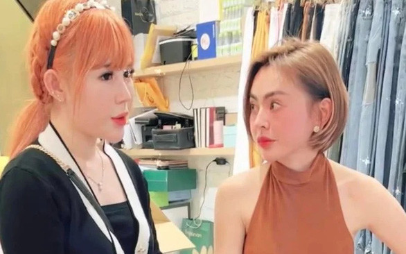 Cáo trạng nêu rõ, Trang là chủ cửa hàng Trang Nemo trên đường Nguyễn Trãi, phường Nguyễn Cư Trinh, quận 1, TPHCM. Do mâu thuẫn trong việc kinh doanh bán hàng online nên Trang và chị Trần Nguyễn Trà My xảy ra mâu thuẫn, hẹn nhau giải quyết tại cửa hàng.
